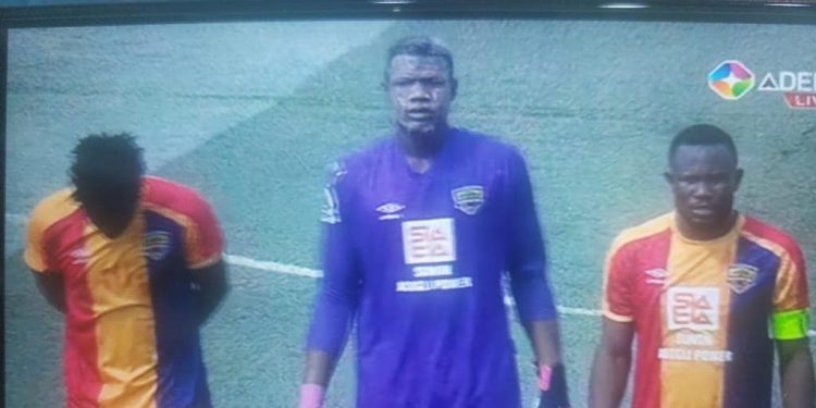 Hearts of Oak goalkeeper Richmond Ayi shows up with white substance on his face for Karela United match
