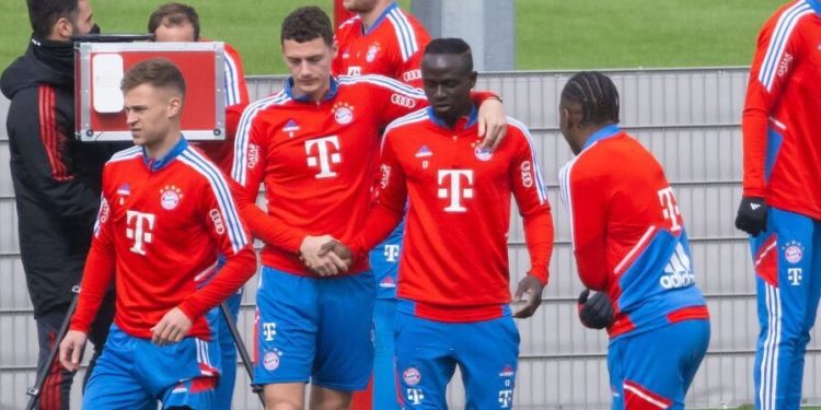 Senegalese hail Benjamin Pavard for showing solidarity to Sadio Mane at Bayern Munich training after his reported bust-up with Leroy Sane