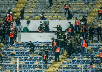 Raja vs Al Ahly TRAGEDY : A female soccer fan dies in outside-the-stadium stampede