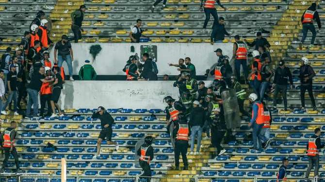 Raja vs Al Ahly TRAGEDY : A female soccer fan dies in outside-the-stadium stampede