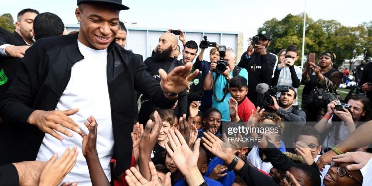 “You are not above the club” – Angry PSG supporters tell Kylian Mbappe !