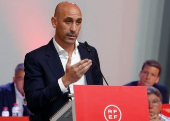 OFFICIAL : FIFA suspends Spanish Football Federation President over kissing incident !