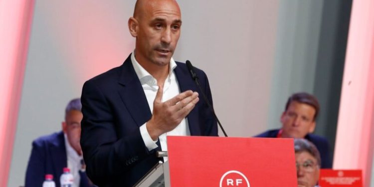 OFFICIAL : FIFA suspends Spanish Football Federation President over kissing incident !