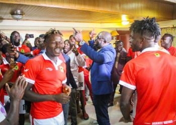 BOMBSHELL : Angry Kotoko fans blast coach Ogum and IMC members for allowing Kurt Okraku to visit team in Beposo !