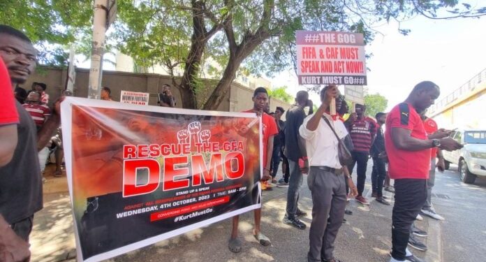 Accra : Demonstration organized against Kurt Okraku-led GFA !