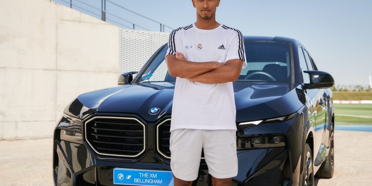 PICTURES : Real Madrid players receive new cars for the 2023/24 season !