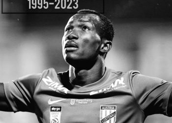 BREAKING NEWS : A Ghana striker has passed away after suffering heart attack in a football match !