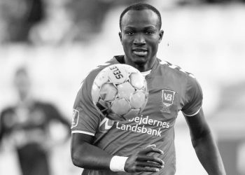 VIDEO : Watch how Ghana striker Raphael Dwamena collapsed and died during a footBall game in Albania.