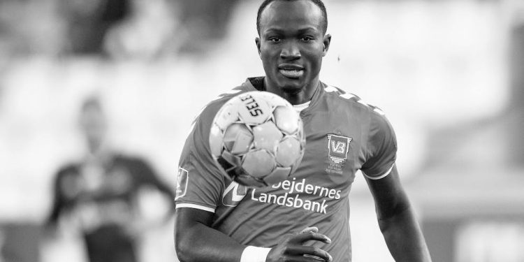 VIDEO : Watch how Ghana striker Raphael Dwamena collapsed and died during a footBall game in Albania.