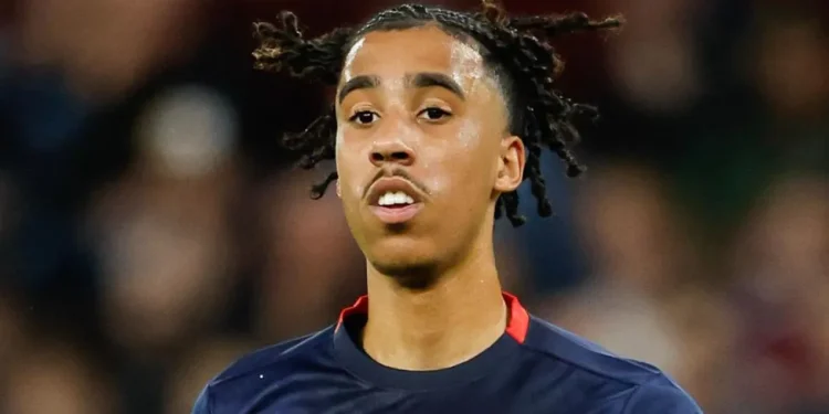 Leny Yoro: Analysis on New Manchester United Defender