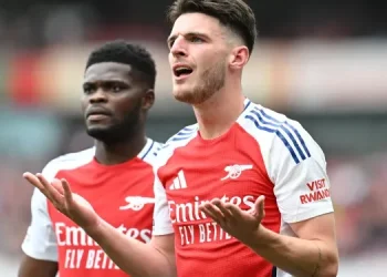 10-man Arsenal secure home draw against Brighton as Declan Rice sees red
