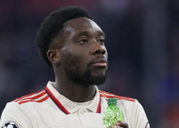 alphonso-davies-to-stay-at-bayern-munich